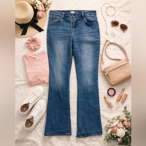 Old Navy Women's Kicker Boot Cut Jeans Medium Wash Size 10 Short